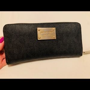 MK wallet 2 for 20$🖤